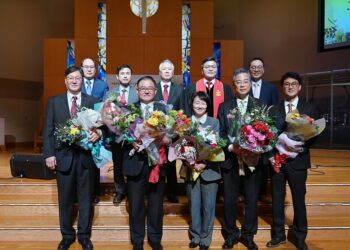 연합장로교회 신임 장로들이 기념사진을 찍었다.  [연합장로교회 제공]