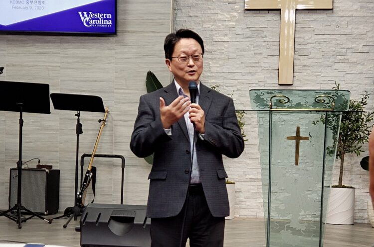 하인혁 교수가 KCBMC 주최 경제전망 세미나에서 미국 경제 동향을 설명하고 있다. 김지민 기자