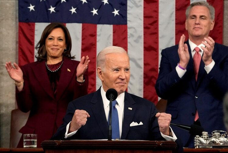 조 바이든 미국 대통령이 7일(현지시간) 워싱턴DC 국회의사당에서 열린 상하원 합동회의에서 국정연설을 하고 있다. 로이터