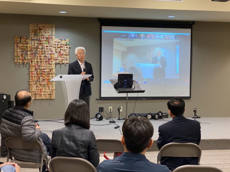 이재봉 교수가 강연하고 있다. 사진 / 윤지아 기자