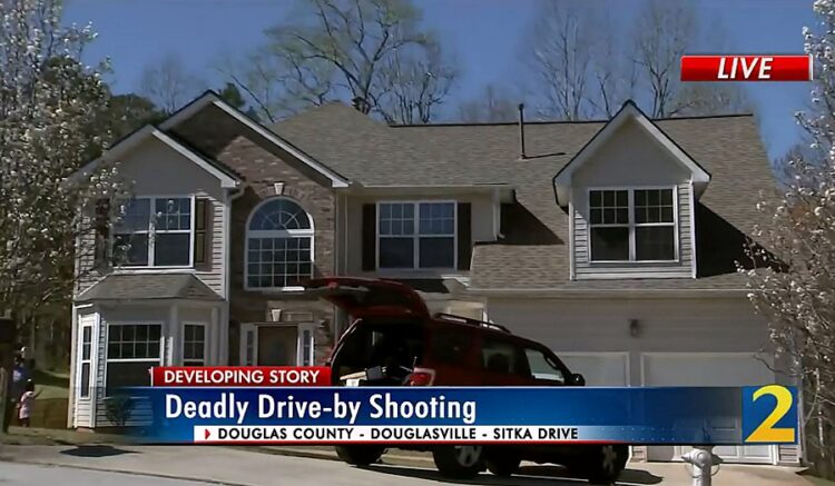 총격 사건이 발생한 더글러스 빌의 주택. WSB-TV 보도 영상 캡처