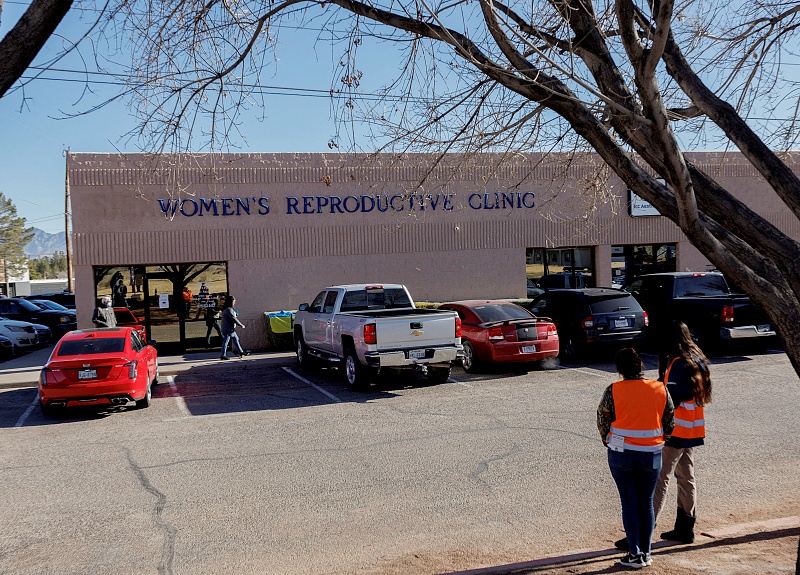 텍사스의 낙태 환자에게 의료 서비스를 제공하고 있는 뉴멕시코의 한 낙태 클리닉. 로이터