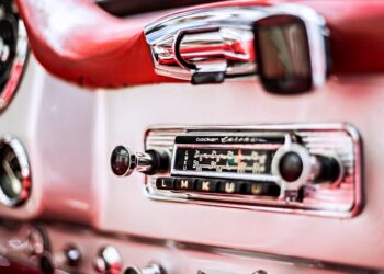 한세기 동안 미국인의 차에 달렸던 AM 라디오, 퇴출 수순