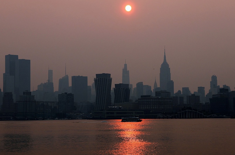 뉴욕 공기가 뉴델리 수준…미국까지 뒤덮은 캐나다 산불 연기