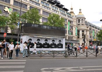 뉴욕·런던·파리 뒤덮은 BTS 정국 포스터, 인증샷 잇따라
