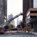 뉴욕 맨해튼서 타워크레인 일부 붕괴…6명 부상·출근길 대혼잡
