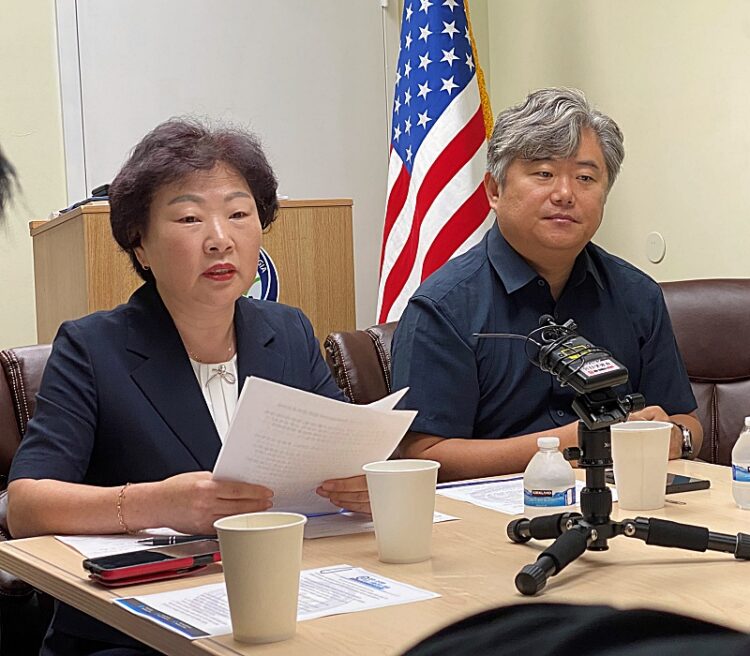 "3월 쇼 선택은 도매상들의 몫" 미미 박 회장 반박 기자회견