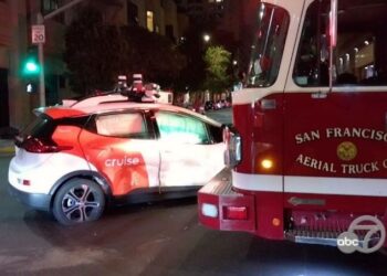 24시간 운행 7일만에 샌프란 무인택시 소방차와 충돌…1명 부상