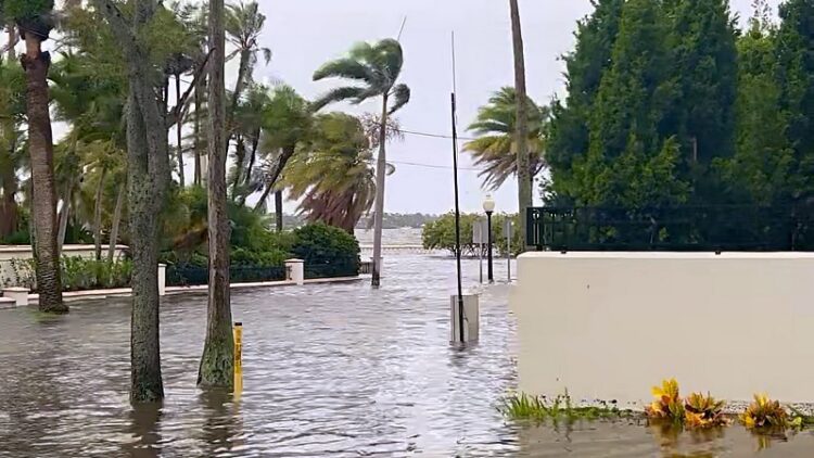 허리케인 이달리아 플로리다 서부 상륙…홍수·정전 피해 잇따라