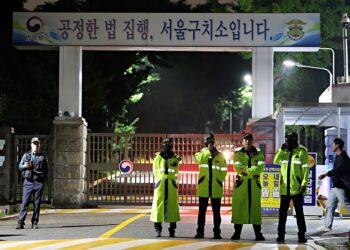 이재명 구속영장 기각…법원 "방어권 보장 필요"