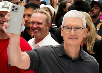 애플, '티타늄' 입힌 아이폰15 시리즈 공개… "가장 가벼워"