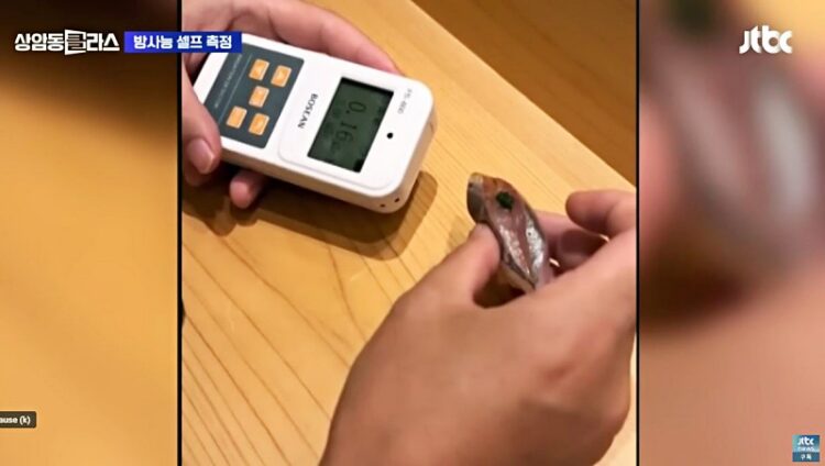 일본 초밥집 간 중국인, 초밥 하나하나 방사능 수치 찍어 올렸다