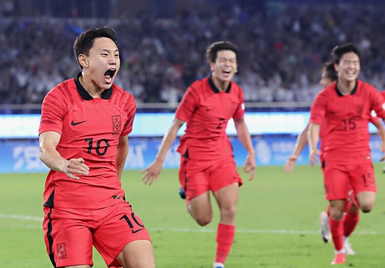 [속보] 한국 축구, 일본에 2-1 역전승...아시안게임 3연패