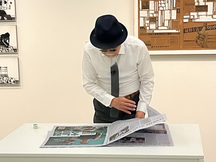 뉴욕에서 1시간 동안 한국 신문 읽은 예술가…관객들은 '환호'
