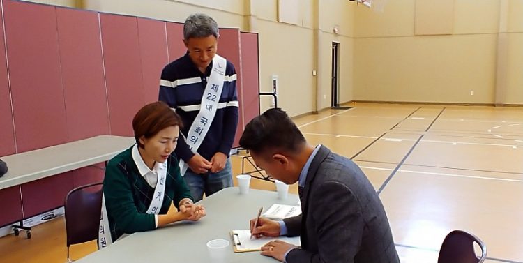 "재외선거 유권자 등록 하세요" 선관위, 교회·마트 등 돌며 등록 안내