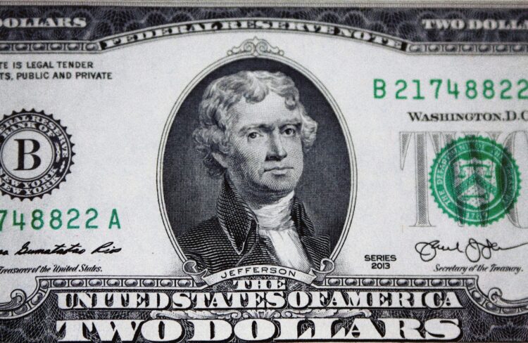 2003년 발행 2불 지폐가 '4000불'
