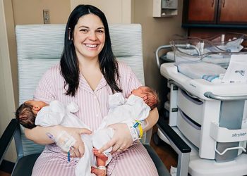 자궁 2개 여성, 이틀 걸쳐 딸 2명 출산… "100만분의 1 확률"