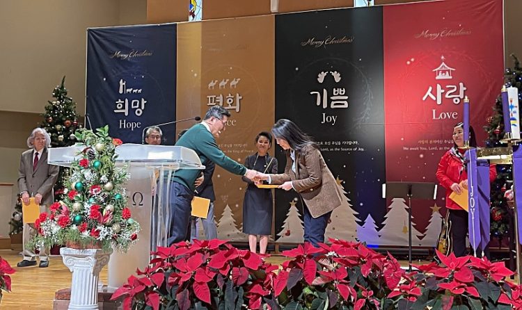 [단독사진] 연합장로교회, '사랑의 바스켓' 전달