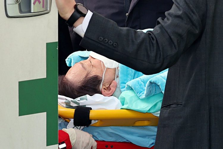 이재명 대표, 2시간 혈관재건술 후 중환자실서 회복중