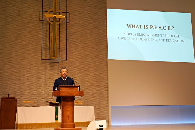 지난 3일 중앙교회에서 열린 비영리단체 피스 출범식에서 데이빗 김 대표가 설립 취지를 설명하고 있다. 장채원 기자