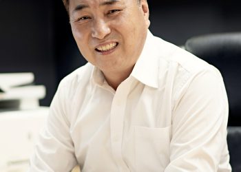 찰리 홍 Korean contractor, LASTOP Builder 대표 겸 한인 건축업자