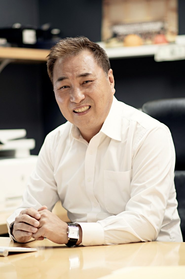 찰리 홍 Korean contractor, LASTOP Builder 대표 겸 한인 건축업자