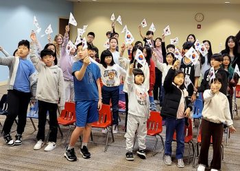 "내가 그린 태극기" 냇가에 심은 나무 한국학교 3·1절 기념 특별수업