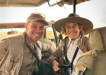 91세에 '생애 첫 여권' 만든 할머니, 손자와 세계일주 도전