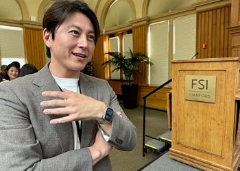 '요리하는' 배우 류수영, 스탠퍼드대 강단서 한식 강연