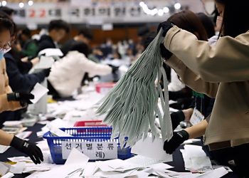 19개국 중 11개국 국민 '강한 지도자'에 부정적… 한국 73% 최고