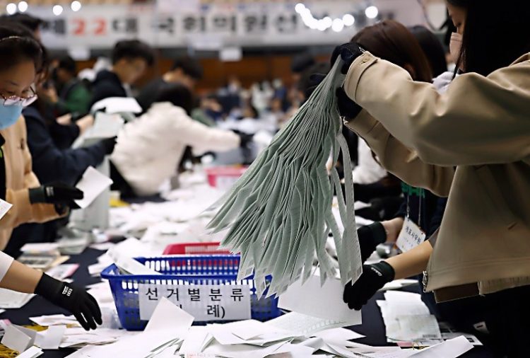 19개국 중 11개국 국민 '강한 지도자'에 부정적… 한국 73% 최고
