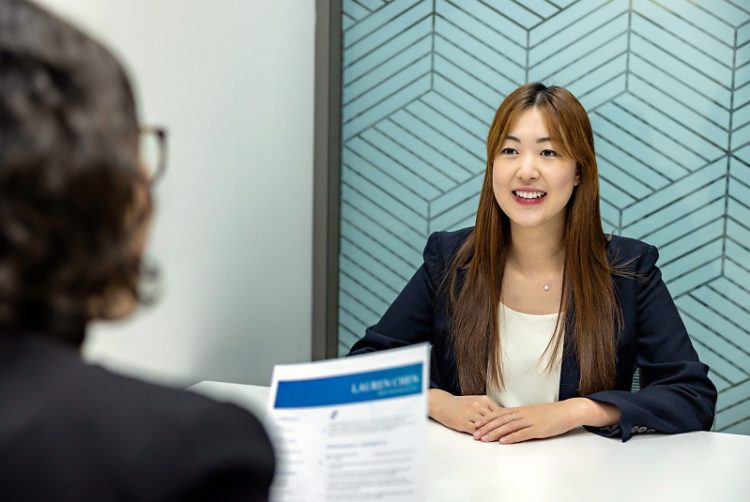 “취업비자 때문에”…기업들 한국인 채용 어렵다