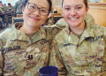어머니 혜경 니콜슨(왼쪽) 대위와 딸 알리아나 세르 중위. [U.S. Army/닐 W. 맥케이브 병장 제공]