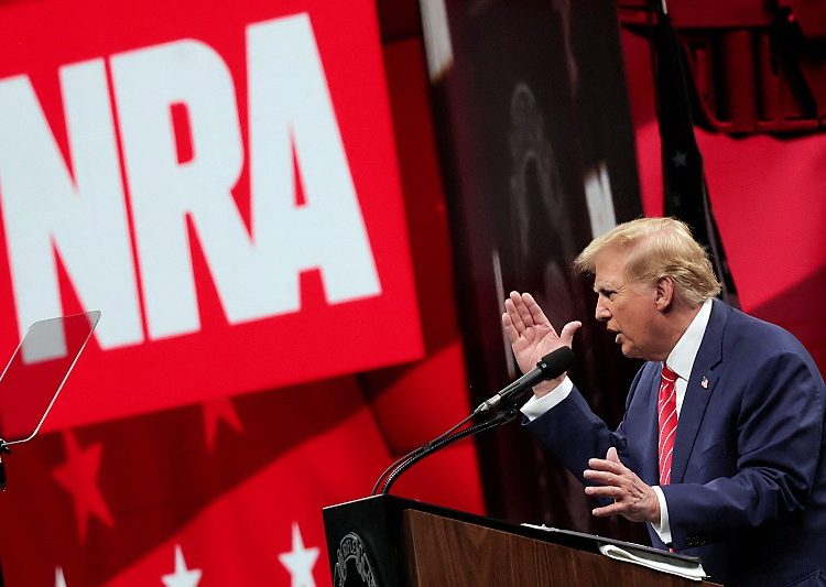 트럼프 "총기규제 풀겠다"…총기 소유자 지지 촉구
