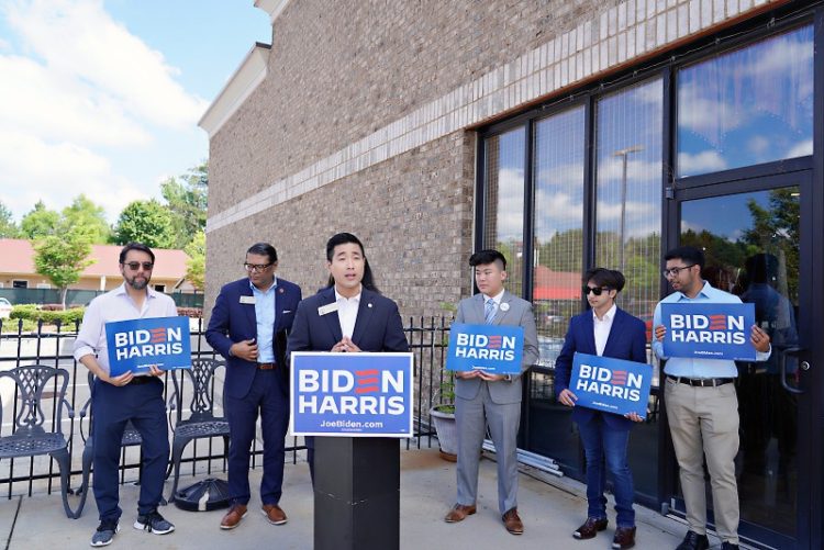 "스파 총격 참사 아직도 아픈데... 트럼프 총기 규제 후퇴 안돼"