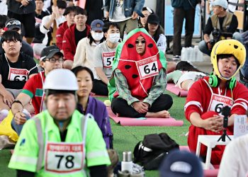 5월12일 서울 반포한강공원 잠수교에서 열린 '2024 한강 멍때리기 대회'. 연합뉴스