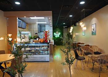 탕후루·크룽지·패스트리 붕어빵... 한국 인기 디저트 눈길 '포레스트 카페'
