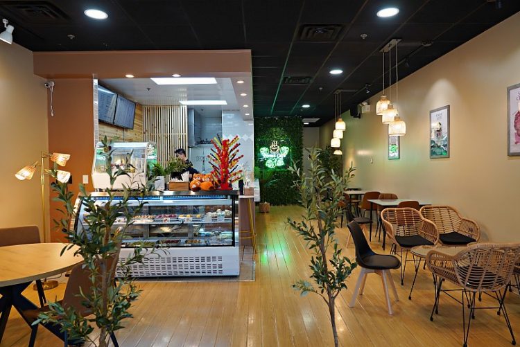 탕후루·크룽지·패스트리 붕어빵... 한국 인기 디저트 눈길 '포레스트 카페'