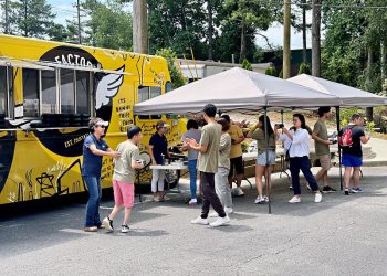 밀알 여름캠프 찾은 WNB 푸드트럭