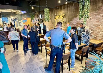 "여름철 차량 침입 범죄 늘어 주의" 귀넷 경찰 ‘커피 위드캅’ 행사