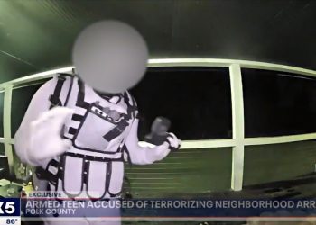 10대 소년, 이웃에 살인협박...새벽 3시 권총들고 현관 접근