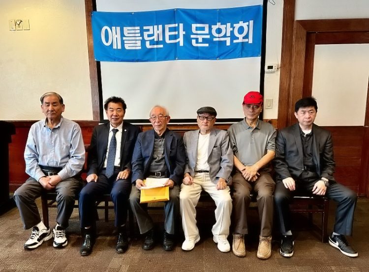 4일 문학회 심사위원들이 둘루스 서라벌 식당에서 심사 결과를 발표했다. 윤지아 기자