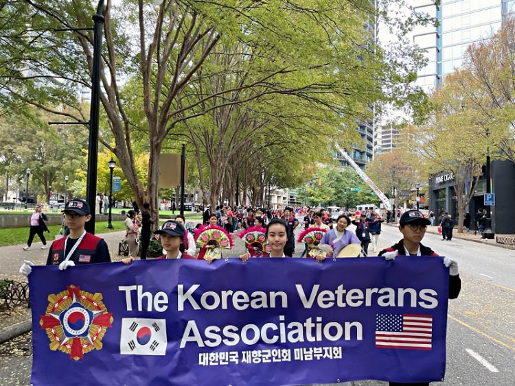 베테랑스 퍼레이드에 한인들 참가
