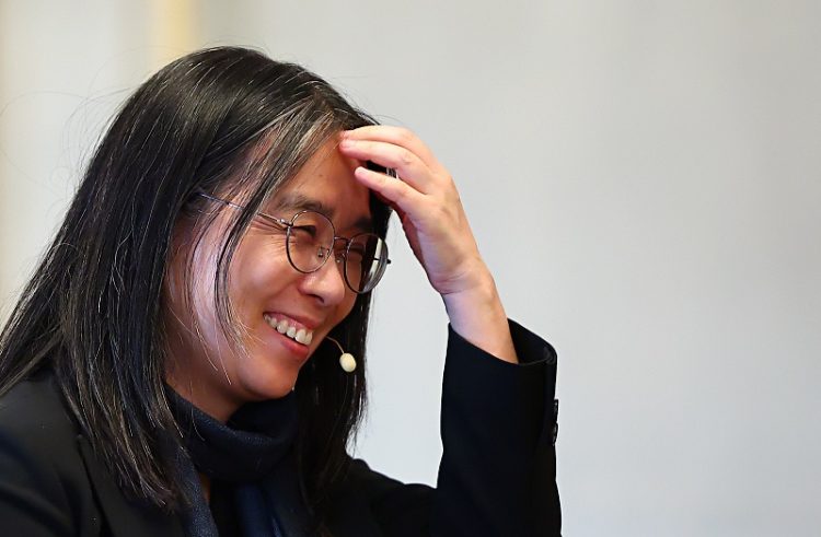[노벨상 시상] 한강의 첫마디는 '비상계엄'…강압·통제에 반대 표명