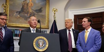 정의선 현대차회장 "4년간 미국에 210억불 투자"…트럼프와 발표