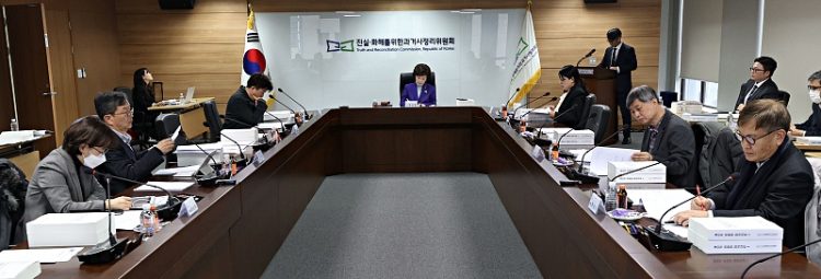 한국 진실화해위 "미아를 고아로 조작해 해외 입양…정부 사과해야"