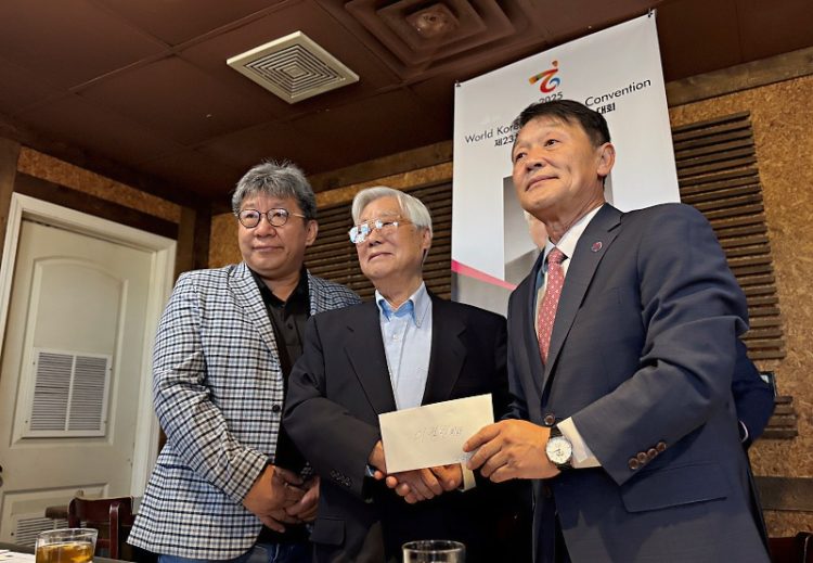 (왼쪽부터) 강신범 공동운영본부장, 조중식 회장, 이경철 총회장. 윤지아 기자