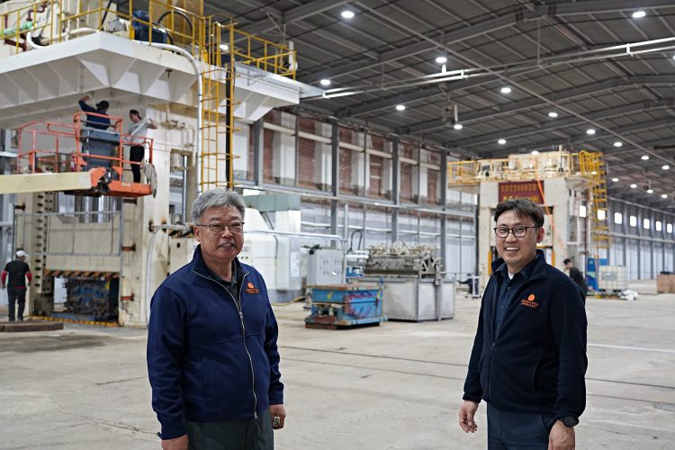 챔버스 트룹 그룹의 전현우 대표(오른쪽)와 권혁중 부사장.