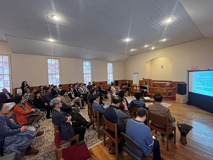 지난달 31일 존스크릭 겨자씨 교회에서 열린 평화의 노래 부르기 행사. 장채원 기자
