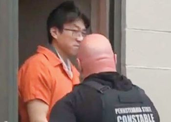 케빈 현 안 씨가 지난 4월 예비심문을 받고 법정을 나서고 있다. [WGAL캡처]